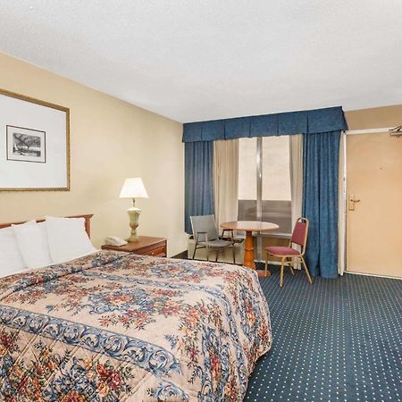 Knights Inn Overland Park Mission Eksteriør billede
