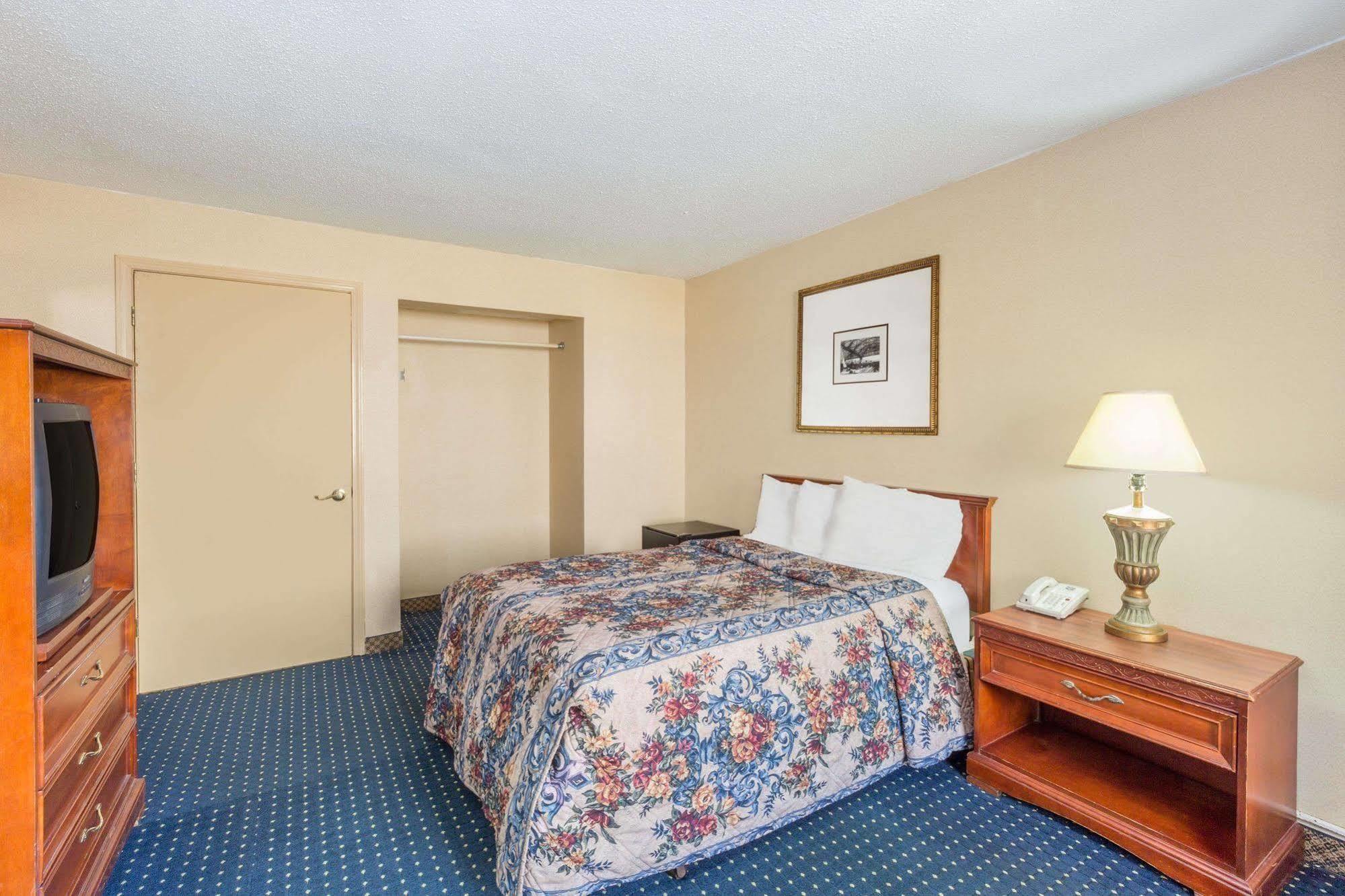 Knights Inn Overland Park Mission Eksteriør billede